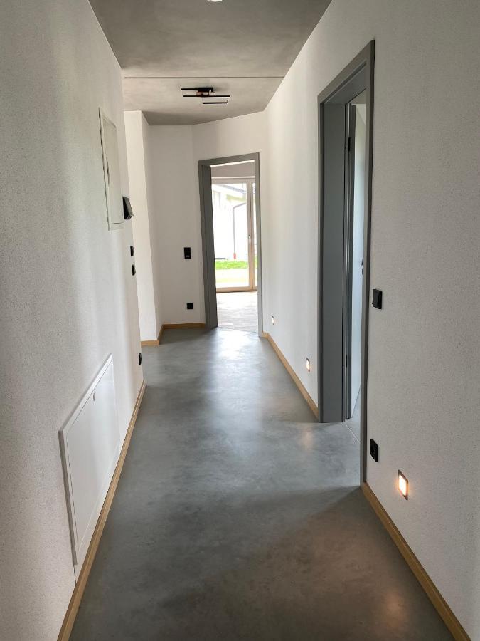Appartamento Neubau Gruener Wolpertinger Designwhg 106Qm Barrierefrei Breitbrunn am Chiemsee Esterno foto
