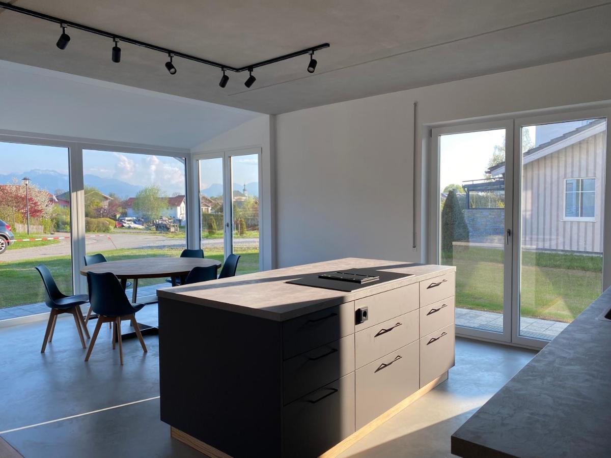 Appartamento Neubau Gruener Wolpertinger Designwhg 106Qm Barrierefrei Breitbrunn am Chiemsee Esterno foto