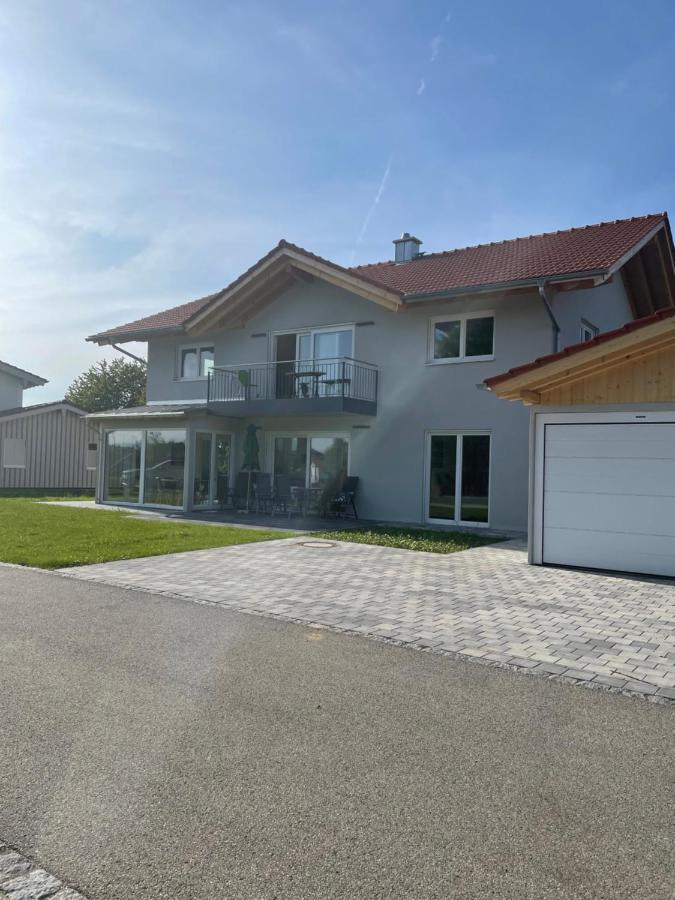 Appartamento Neubau Gruener Wolpertinger Designwhg 106Qm Barrierefrei Breitbrunn am Chiemsee Esterno foto